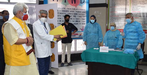 LG Manoj Sinha during visit to DH Ganderbal on Thursday. LG Manoj Sinha during visit to DH Ganderbal on Thursday.