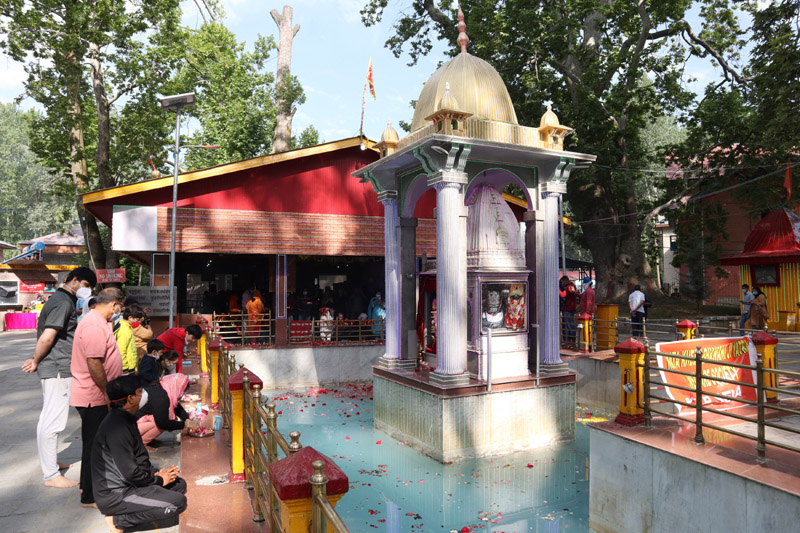 Devotees paying obeisance at Mata Kheer Bhawani temple at Tulamulla in Ganderbal on Friday. -Excelsior/Shakeel Devotees paying obeisance at Mata Kheer Bhawani temple at Tulamulla in Ganderbal on Friday. -Excelsior/Shakeel