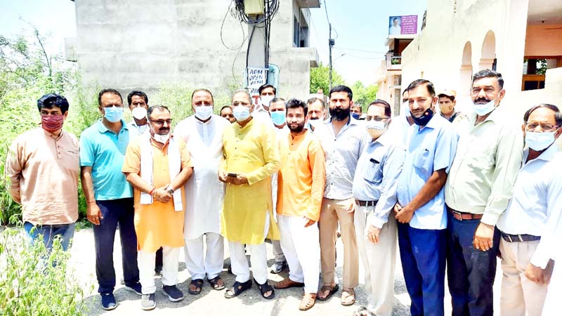 Former Deputy CM, Kavinder Gupta during tour to Ward 55 on Sunday. Former Deputy CM, Kavinder Gupta during tour to Ward 55 on Sunday.