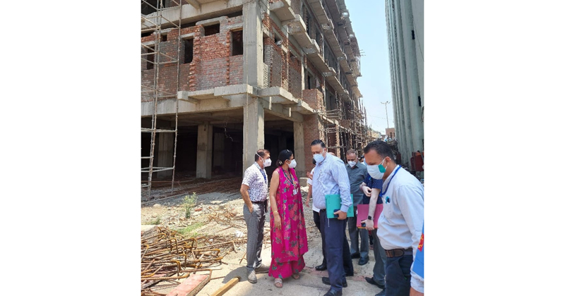 Principal, GMC &AH Jammu, Dr Shashi Sudhan Sharma interacting with officials while inspecting progress of Cancer Institute. Principal, GMC &AH Jammu, Dr Shashi Sudhan Sharma interacting with officials while inspecting progress of Cancer Institute.