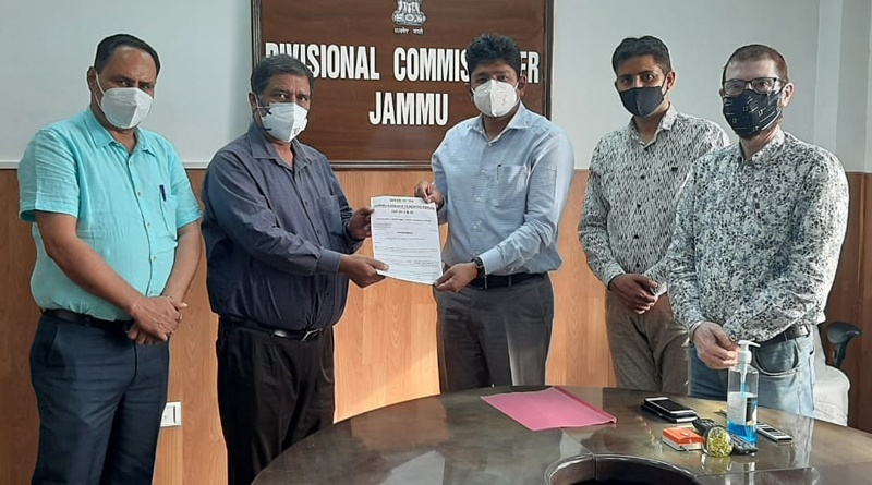 JKTF delegation submitting memorandum to Div Com Jammu. JKTF delegation submitting memorandum to Div Com Jammu.