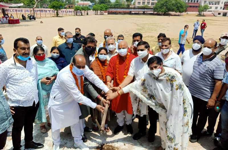JMC Mayor, Chander Mohan Gupta along with others starting development works at Parade Ground Jammu on Friday. JMC Mayor, Chander Mohan Gupta along with others starting development works at Parade Ground Jammu on Friday.