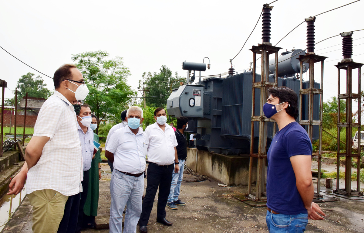 Principal Secretary Power Rohit Kansal inspecting a power station. Principal Secretary Power Rohit Kansal inspecting a power station.