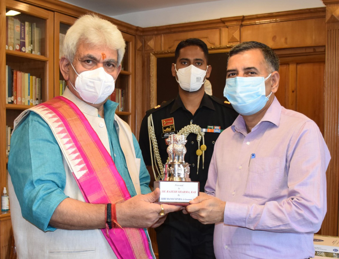 Lt Governor bidding farewell to Sh Rajesh Sharma