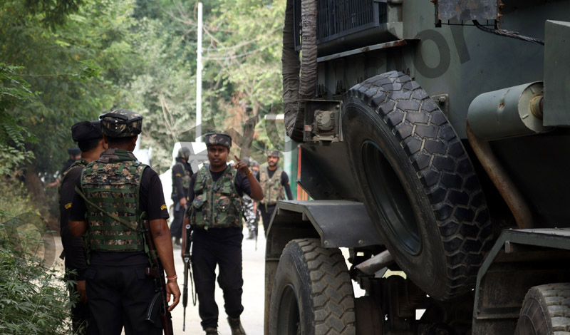 Security forces near encounter site at Puchal in Pulwama district on Thursday. —Excelsior/Younis Khaliq Security forces near encounter site at Puchal in Pulwama district on Thursday. —Excelsior/Younis Khaliq