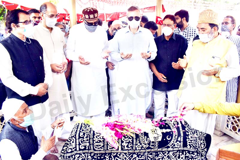 National Conference president Dr Farooq Abdullah, Omar Abdullah and other party leaders offer special prayers for Begum Akbar Jehan on her death anniversary at Hazratbal in Srinagar on Sunday. -Excelsior/Shakeel National Conference president Dr Farooq Abdullah, Omar Abdullah and other party leaders offer special prayers for Begum Akbar Jehan on her death anniversary at Hazratbal in Srinagar on Sunday. -Excelsior/Shakeel