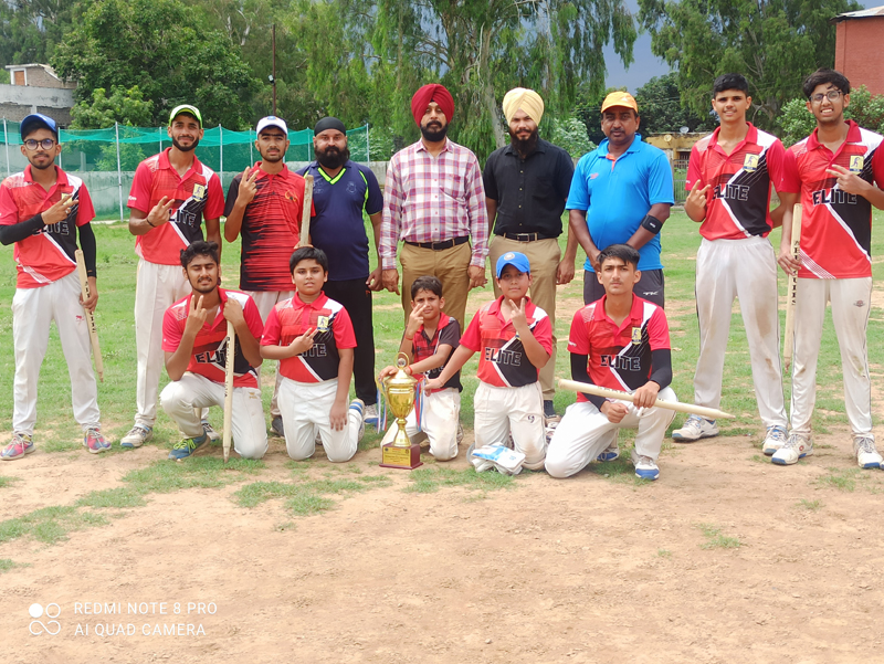 Winning team posing for group photograph with the coaches and dignitaries on Saturday.
