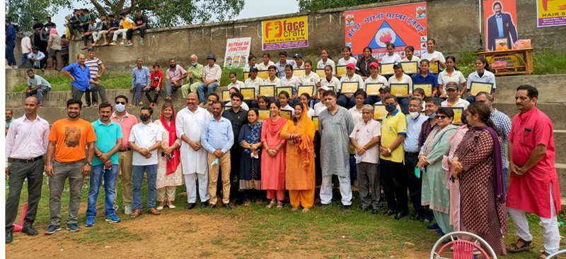 JKCA Committee member, Advocate Sunil Sethi posing for group photograph with players and other dignitaries at Raya Samba.