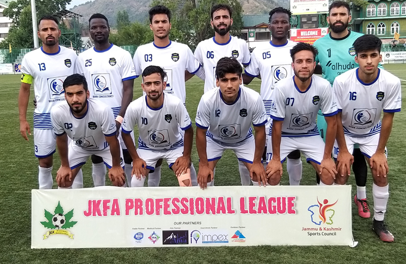 Winning team posing for group photograph at Srinagar. Winning team posing for group photograph at Srinagar.