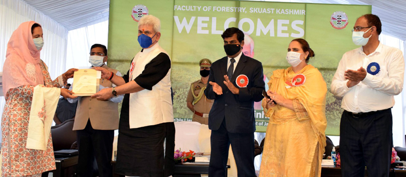 LG Manoj Sinha handing over cheque to an awardee at SKUAST-K Campus, Ganderbal on Saturday.