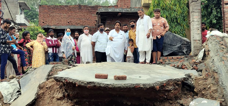 PCC leader Raman Bhalla during visit to rain affected areas of Gandhi Nagar constituency. PCC leader Raman Bhalla during visit to rain affected areas of Gandhi Nagar constituency.