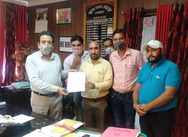JKTA delegation submitting memorandum to Director School Education on Monday. JKTA delegation submitting memorandum to Director School Education on Monday.