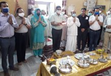 Mayor JMC alongwith Dharmarth Trust President and others performing Aarti during their visit to Ragunath temple on Wednesday.