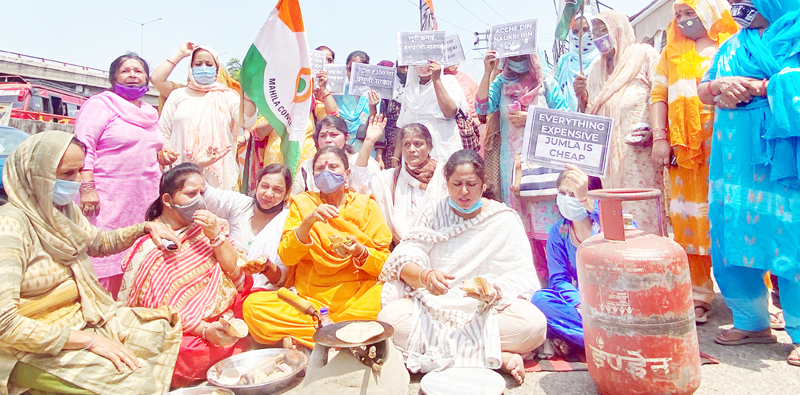 Mahila Cong activists staging protest in Jammu on Friday. -Excelsior/Rakesh Mahila Cong activists staging protest in Jammu on Friday. -Excelsior/Rakesh