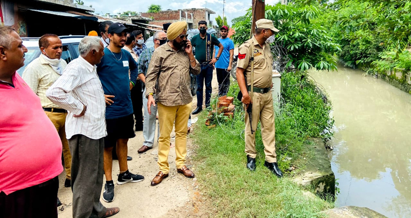 DDC Member Suchetgarh, Taranjit Singh Tony inspecting Ranbir Canal. DDC Member Suchetgarh, Taranjit Singh Tony inspecting Ranbir Canal.
