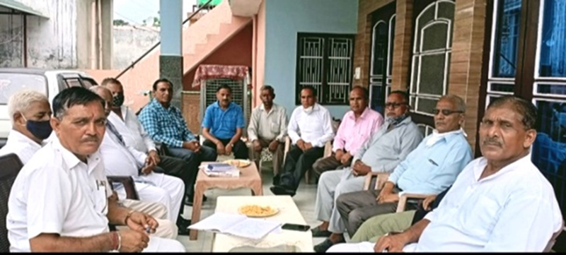 JKBWA members during a meeting at Akhnoor on Tuesday. JKBWA members during a meeting at Akhnoor on Tuesday.