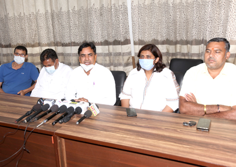 Councillors of Congress addressing a press conference at Jammu on Tuesday. -Excelsior/Rakesh Councillors of Congress addressing a press conference at Jammu on Tuesday. -Excelsior/Rakesh