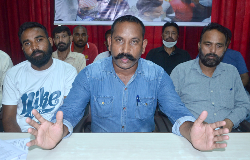 Civic Safai Karamchari Union leader, Rinku Gill addressing press conference at Jammu on Tuesday. Civic Safai Karamchari Union leader, Rinku Gill addressing press conference at Jammu on Tuesday.