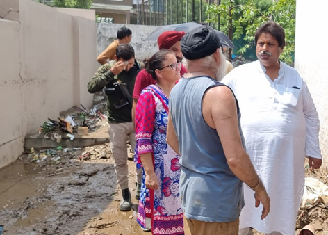 Congress leader, Raman Bhalla during visit to Nanak Nagar area on Tuesday. Congress leader, Raman Bhalla during visit to Nanak Nagar area on Tuesday.
