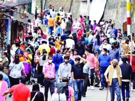 Tourists have been thronging Manali (HP) as the heatwave has hit the plains.
