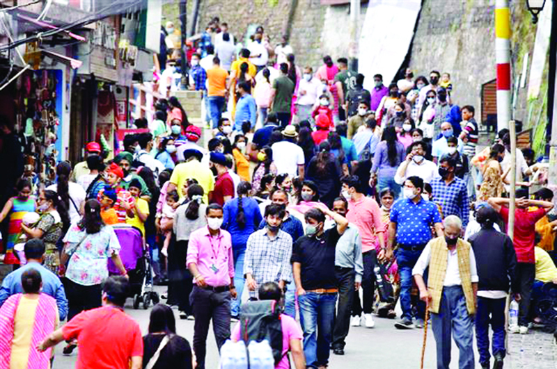 Tourists have been thronging Manali (HP) as the heatwave has hit the plains. Tourists have been thronging Manali (HP) as the heatwave has hit the plains.