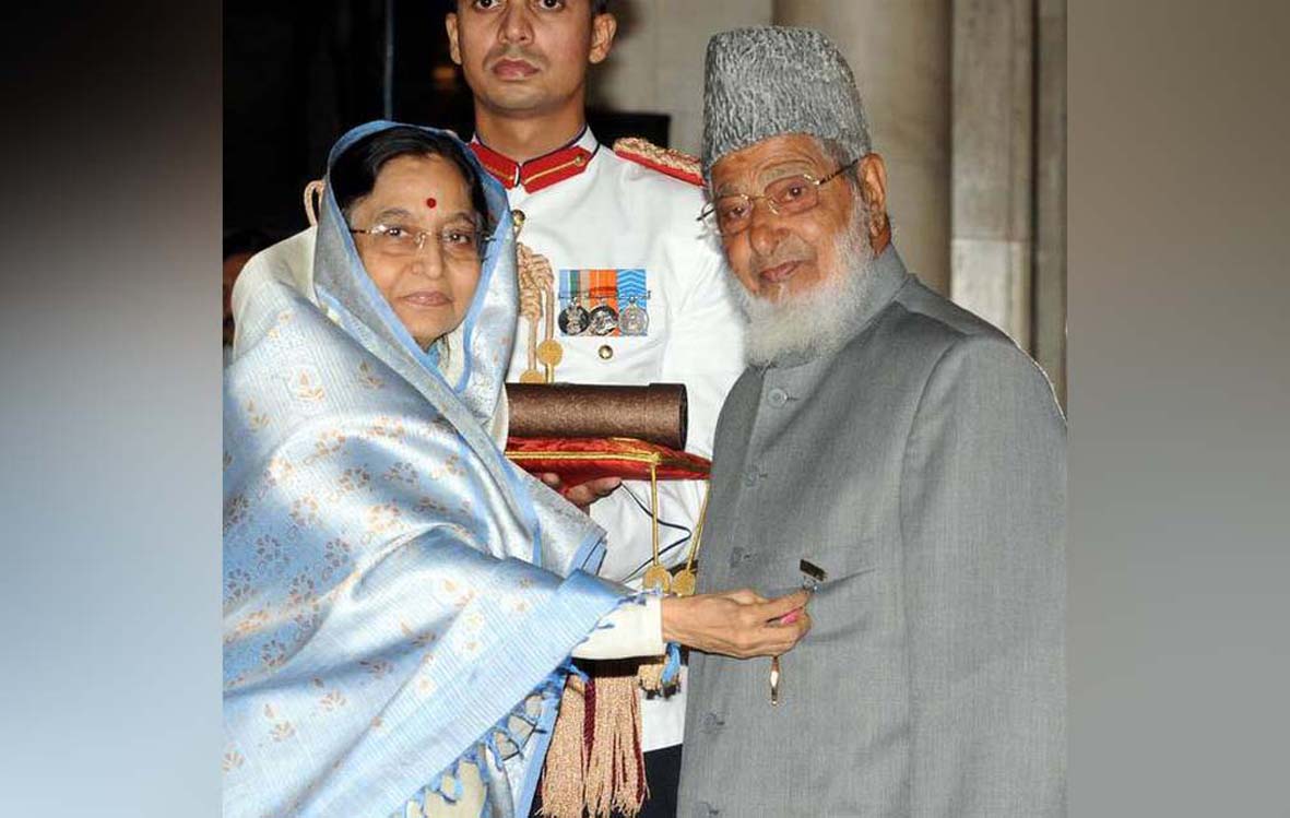 Gujjar leader Mian Bashir Ahmed while getting Padam Bhushan from (Former) President of India Pratibha Patil at Rashtrapati Bhavan in New Delhi on May 10, 2008.