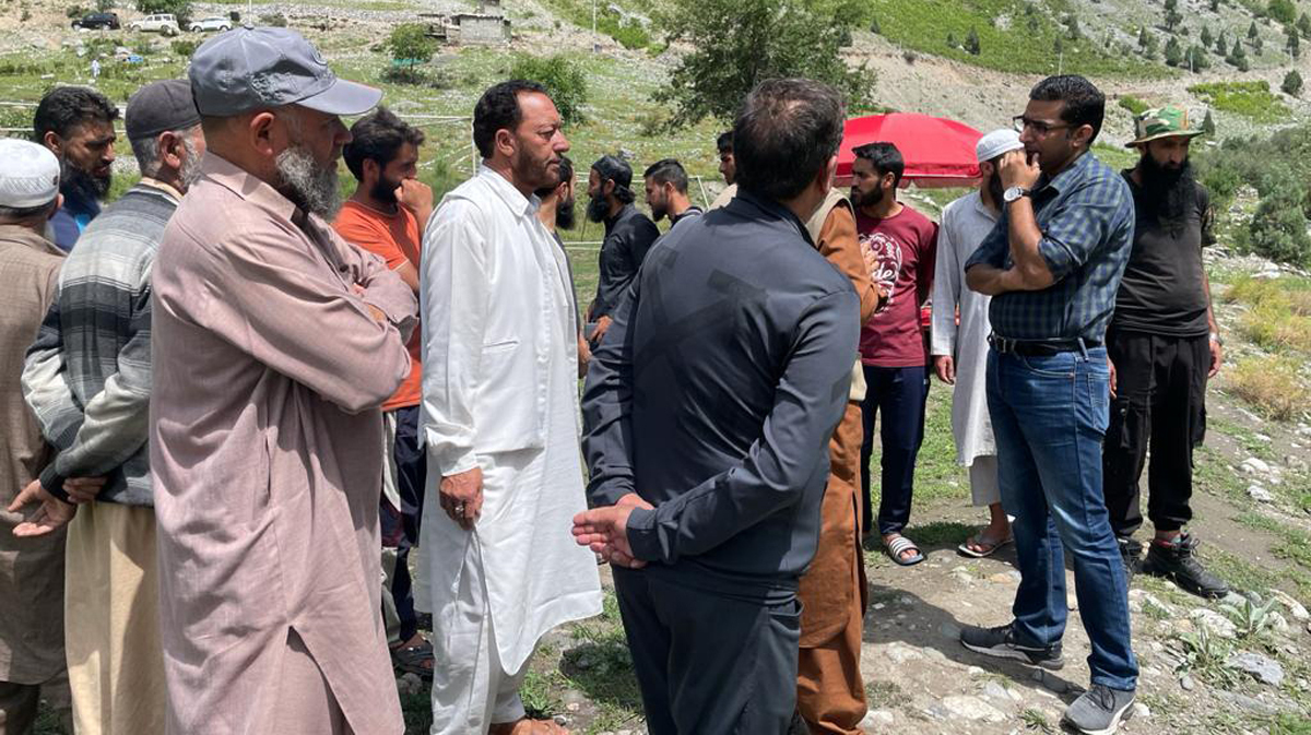 Secretary Tribal Affairs, Dr Shahid Iqbal Choudhary interacting with locals at Gurez on Monday. Secretary Tribal Affairs, Dr Shahid Iqbal Choudhary interacting with locals at Gurez on Monday.