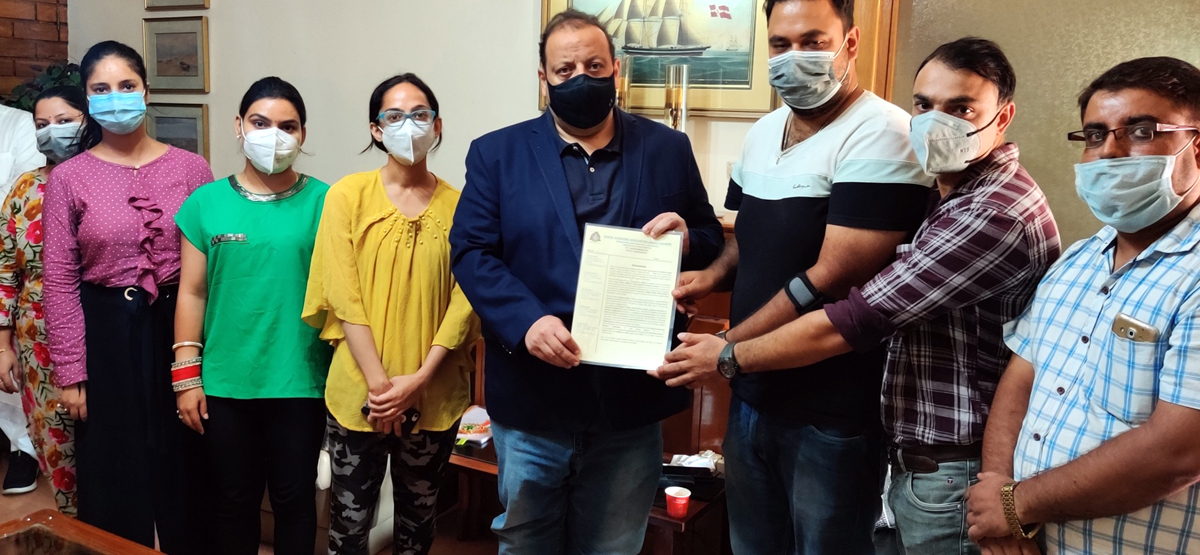 Dental Surgeons Association presenting memorandum to NC Provincial President Devender Singh Rana on Thursday. Dental Surgeons Association presenting memorandum to NC Provincial President Devender Singh Rana on Thursday.