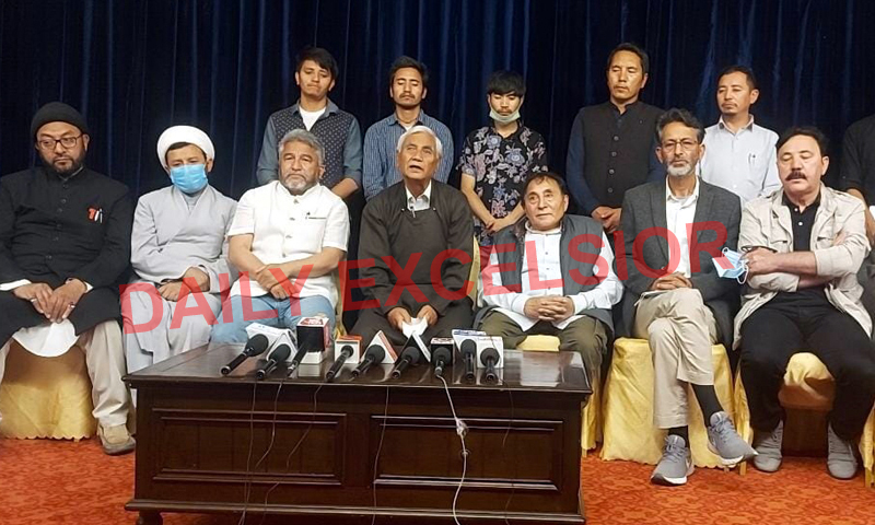 Leh and Kargil leaders at a joint press conference in Leh on Sunday. —Excelsior/Morup Stanzin Leh and Kargil leaders at a joint press conference in Leh on Sunday. —Excelsior/Morup Stanzin