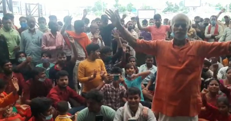 Sadhus led by Mahant Deependra Giri Ji performing Puja as Chhari Mubarak reached holy cave of Shri Amarnath Ji on Sunday. Sadhus led by Mahant Deependra Giri Ji performing Puja as Chhari Mubarak reached holy cave of Shri Amarnath Ji on Sunday.