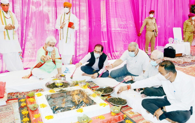 Lieutenant Governor Manoj Sinha performs Havan during foundation stone laying ceremony of Durga Bhawan on Wednesday. Lieutenant Governor Manoj Sinha performs Havan during foundation stone laying ceremony of Durga Bhawan on Wednesday.