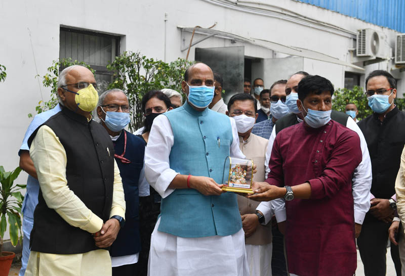 Defence Minister Rajnath Singh being presented a memento during the flagging off five critical care ambulances donated by Borderless World Foundation for Chinar Crops in Kashmir at a ceremony in New Delhi on Friday. (UNI) Defence Minister Rajnath Singh being presented a memento during the flagging off five critical care ambulances donated by Borderless World Foundation for Chinar Crops in Kashmir at a ceremony in New Delhi on Friday. (UNI)