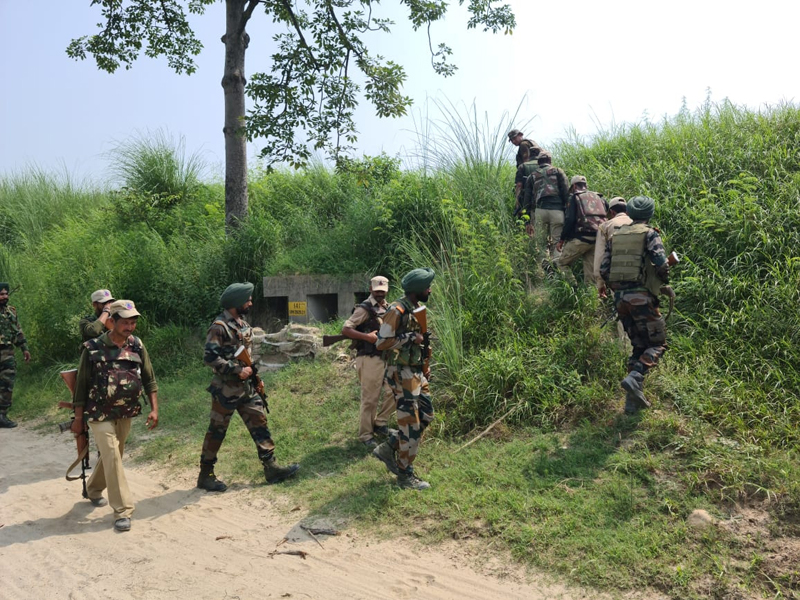Security forces conducting search operation in a border area of Samba. —Excelsior/Nischant Security forces conducting search operation in a border area of Samba. —Excelsior/Nischant