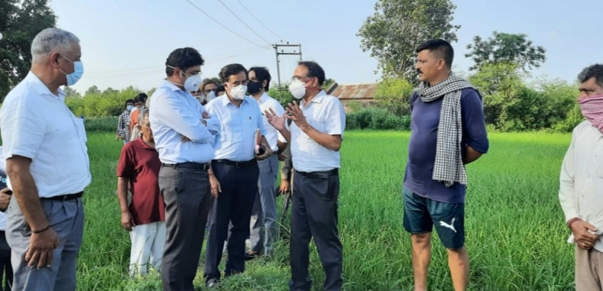 Divisional Commissioner Jammu, Dr Raghav Langer during visit to a border village. Divisional Commissioner Jammu, Dr Raghav Langer during visit to a border village.