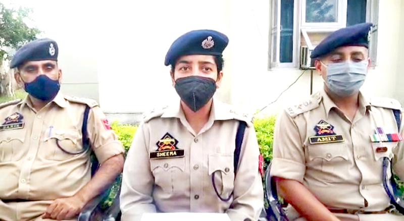 SP Rajouri Sheema Nabi Qasba along with ASP Nowshera, Amit Verma and DySP Zakir Shaheen Mirza addressing a press conference at Nowshera on Friday. -Excelsior/Gafoor Bhat SP Rajouri Sheema Nabi Qasba along with ASP Nowshera, Amit Verma and DySP Zakir Shaheen Mirza addressing a press conference at Nowshera on Friday. -Excelsior/Gafoor Bhat