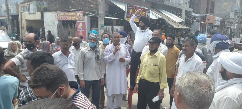 Apni Party leader, Manjit Singh along with villagers protesting against PDD at Ramgarh on Friday. Apni Party leader, Manjit Singh along with villagers protesting against PDD at Ramgarh on Friday.