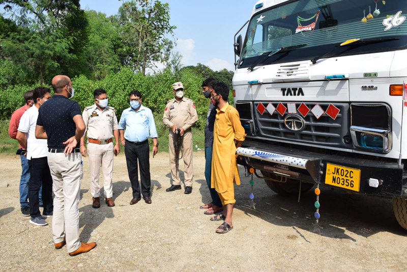 Officials of District Administration Samba during checking at mineral block in Nud area. -Excelsior/Nischant Officials of District Administration Samba during checking at mineral block in Nud area. -Excelsior/Nischant