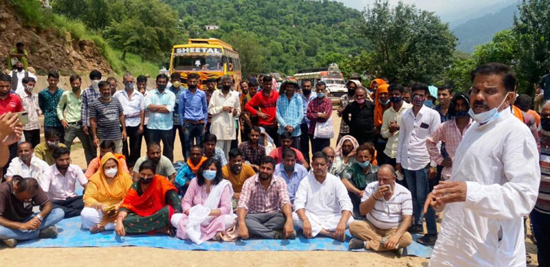 NPP activists protest against authorities for having failed to repair Barmeen-Ghordi road. NPP activists protest against authorities for having failed to repair Barmeen-Ghordi road.