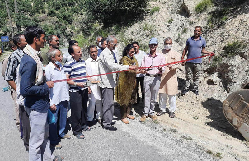 DDC Doda Vice-Chairperson Sangeeta Bhagat kick starting construction of road. —Excelsior/Tilak Raj DDC Doda Vice-Chairperson Sangeeta Bhagat kick starting construction of road. —Excelsior/Tilak Raj