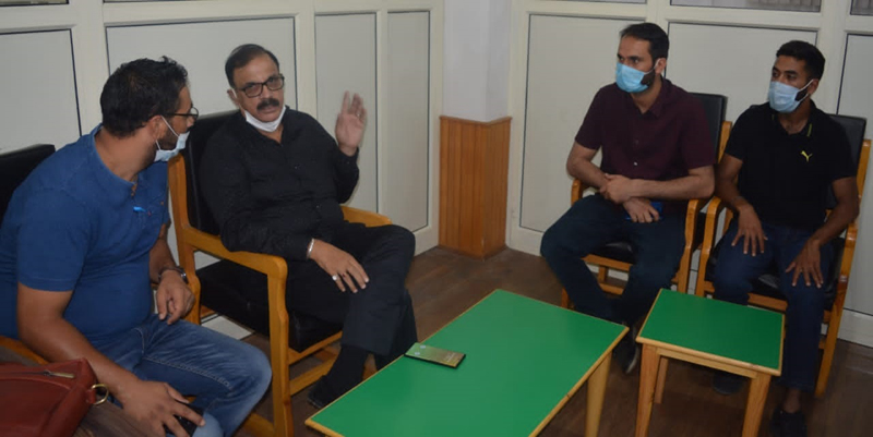 SC/ST/OBC Casual Workers interacts with Apni Trade Union president, Ajaz Kazmi. SC/ST/OBC Casual Workers interacts with Apni Trade Union president, Ajaz Kazmi.