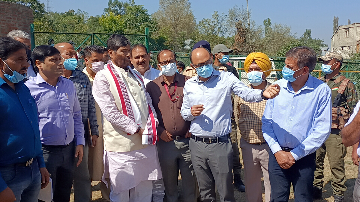 Union Minister for FPI P K Paras interacting with fruit growers at Pattan area of Baramulla. Union Minister for FPI P K Paras interacting with fruit growers at Pattan area of Baramulla.