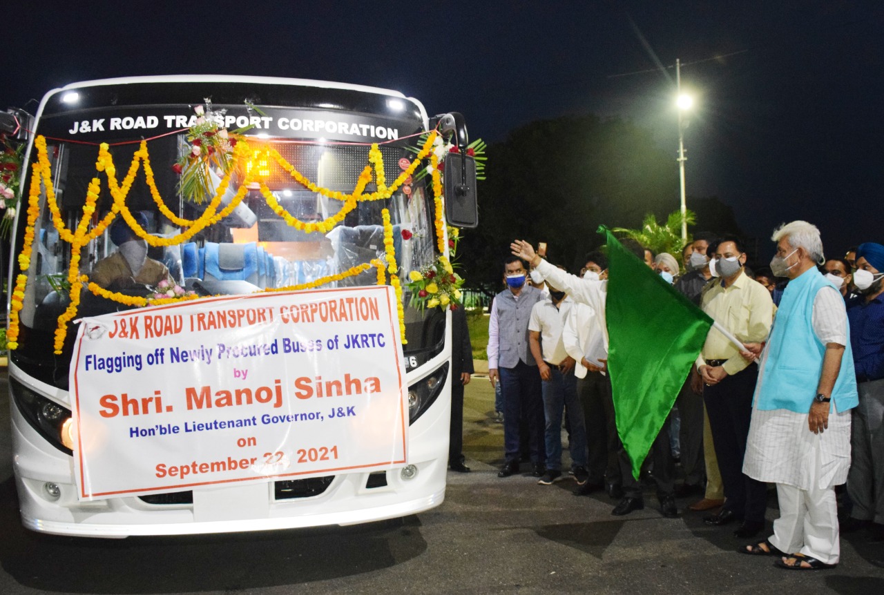 Lt Governor flags off first lot of 95 newly procured Buses of J&K Road Transport Corporation (3)