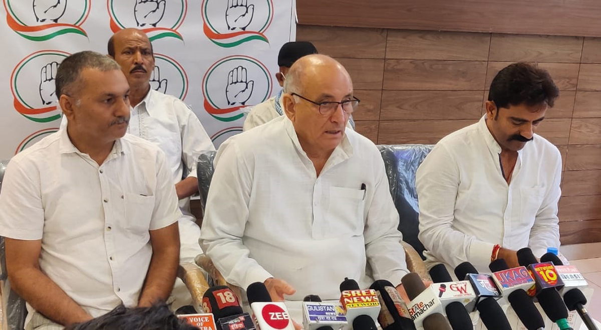 JKPCC general secretary and Ex-MLA, Th. Balwan Singh addressing press conference at Reasi on Friday. JKPCC general secretary and Ex-MLA, Th. Balwan Singh addressing press conference at Reasi on Friday.