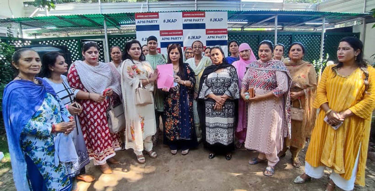 Office bearers of Apni Party Women Wing posing for a group photograph with new entrants.