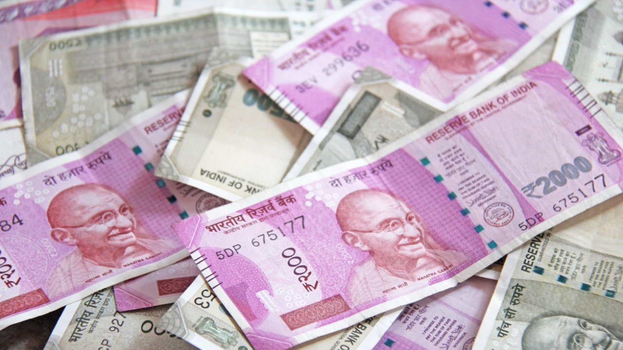 Rupee slips 4 paise to close at 73.68 against US dollar - Jammu Kashmir Latest News | Tourism | Breaking News J&amp;amp;K