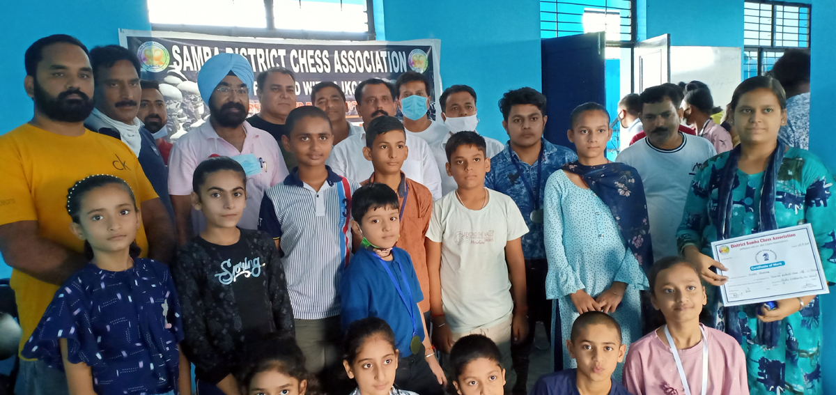 Winners posing for a group photograph with dignitaries at Samba. Winners posing for a group photograph with dignitaries at Samba.