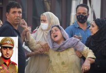 Family members of Sub Inspector Arshid Ahmad (inset) wailing after his killing on Sunday. —Excelsior/Shakeel