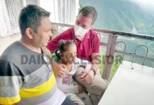 Former AICC president Rahul Gandhi interacting with pilgrims enroute Vaishnodevi shrine on Thursday. -Excelsior/Romesh Mengi