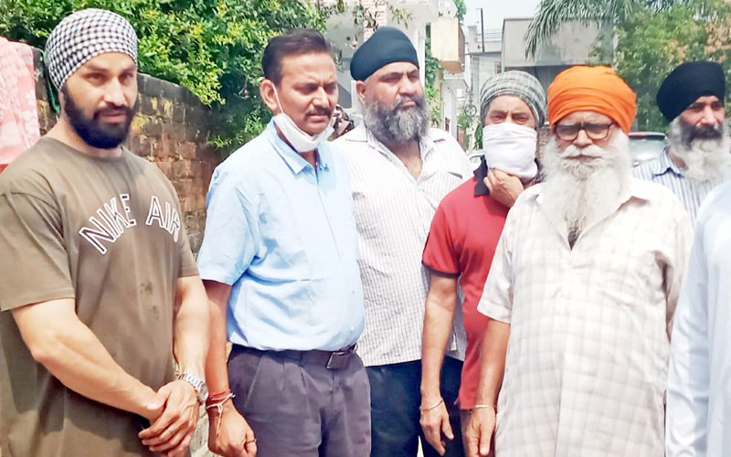 Residents of Ekta Vihar during a protest demonstration against JMC. Residents of Ekta Vihar during a protest demonstration against JMC.