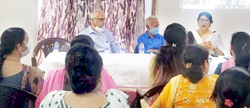 Renowned Gynae Cancer Surgeon Dr Samita Bhat answering queries of women during a cancer awareness camp at Jammu. Renowned Gynae Cancer Surgeon Dr Samita Bhat answering queries of women during a cancer awareness camp at Jammu.